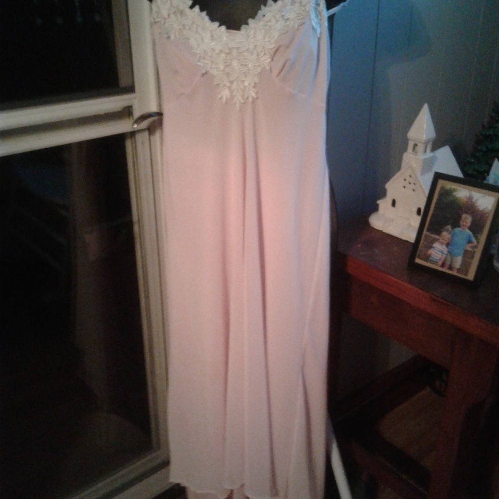 Lingerie 2 piece set.  Gown and robe.   Beautiful.